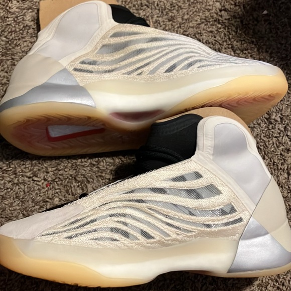 Yeezy QNTM 9.5 NWT in box
Purchased June 2023
MISTSL BASKETBALL SHOES - Picture 5 of 8